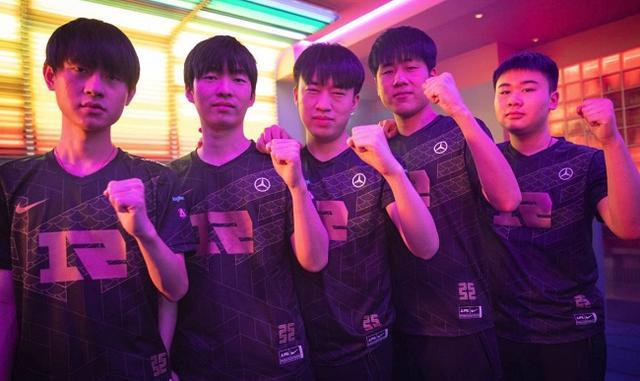 她在很年轻 她在很年轻